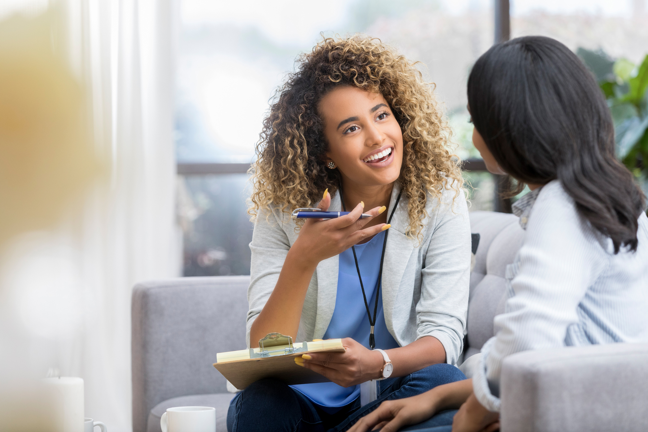 Encouraging therapist talks with young woman